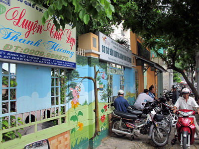 Trường học tràn ngập quảng cáo sản phẩm